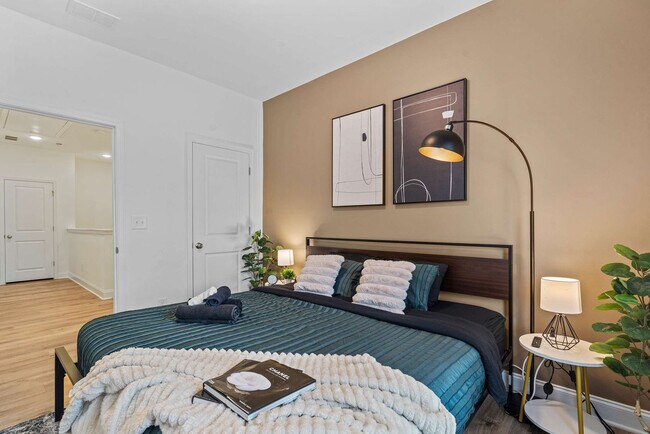 Building Photo - 8021 Brightside Dr