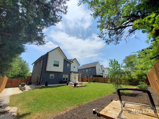 Building Photo - 5018 Double Lakes Dr
