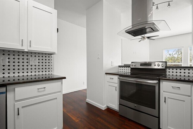 Building Photo - 2414 Longview St
