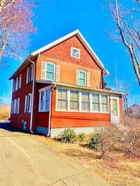 Building Photo - 18 Devine St