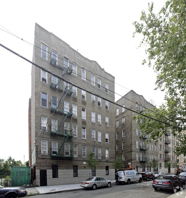 Building Photo - 2240-2242 Tiebout Ave