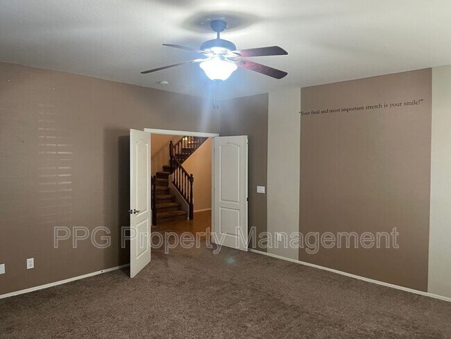 Building Photo - 16412 W Hope Dr