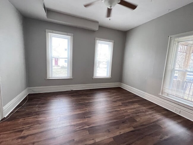 Building Photo - Three Bedroom Unit Near Downtown Grand Rap...