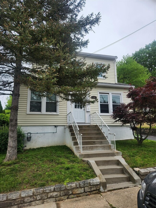 Primary Photo - 10 Forest Ave