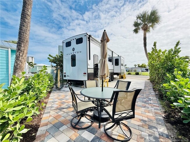 Building Photo - 10725 S Ocean Dr