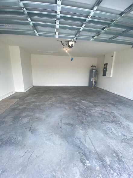 Building Photo - 11511 Memorial Dr
