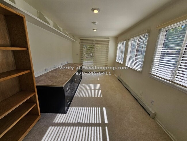 Building Photo - Fabulous Location Near Horizon & Dr St Mar...