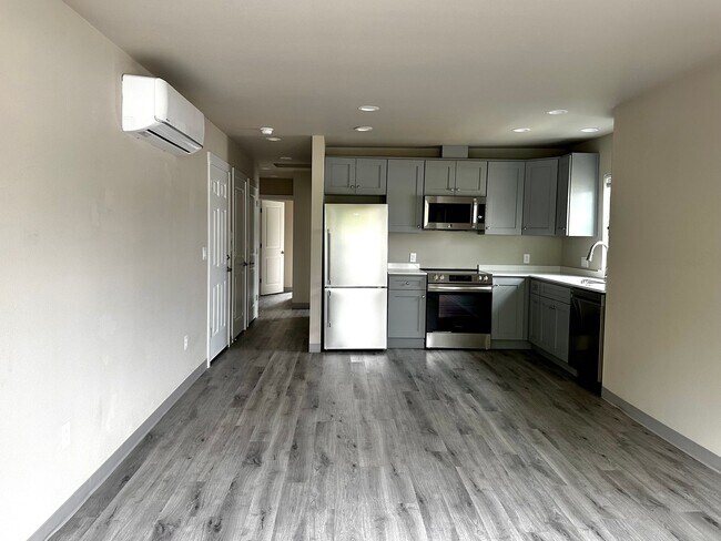 Building Photo - 2BR | 1BA – Washer & Dryer, A/C in Every R...