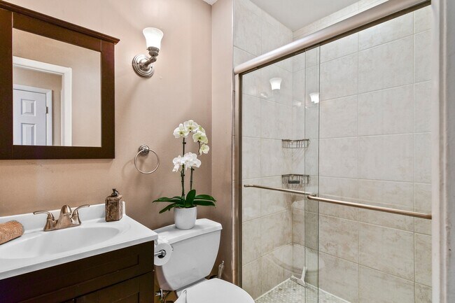 Building Photo - 110 Green Bay Rd