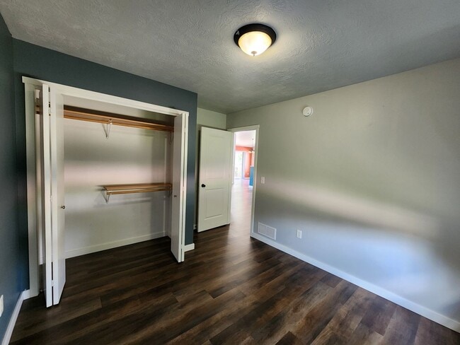 Building Photo - 3Bd 2BA near Jefferson Highschool!