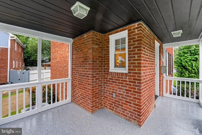 Building Photo - 406 Gilmoure Dr