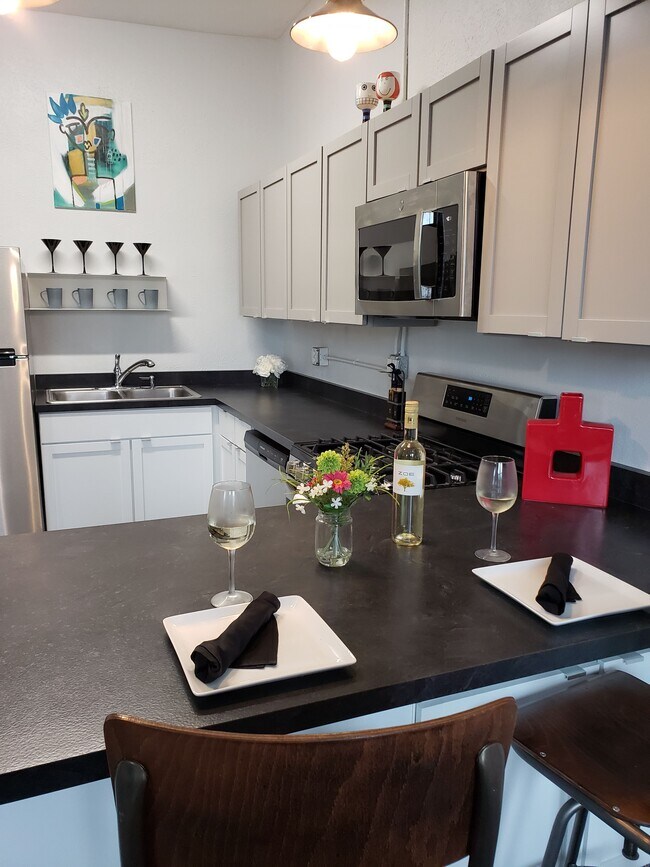 Building Photo - 209 5th St