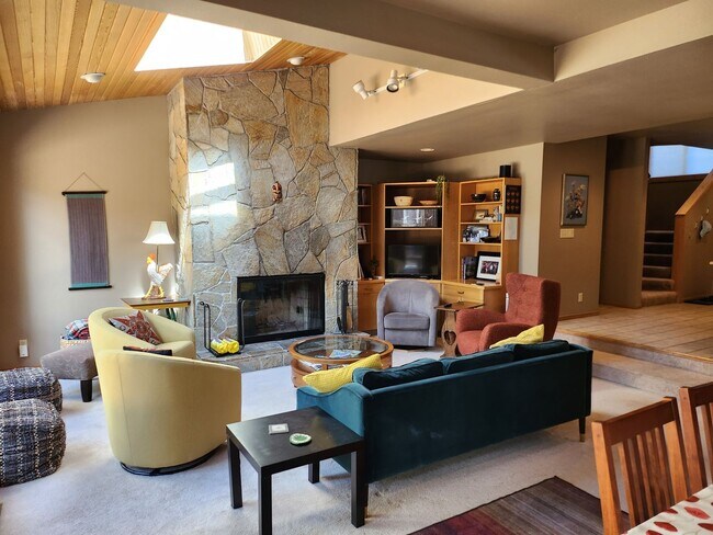 Building Photo - Riverfront - FALL SPECIAL - $250/OFF FIRST MONTH'S RENT WITH SIGNED LEASE