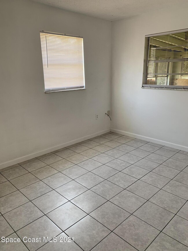 Building Photo - 741 Venus Dr