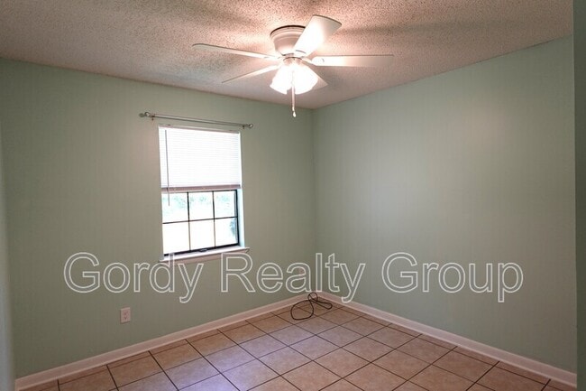 Building Photo - 3153 Redbud Ln