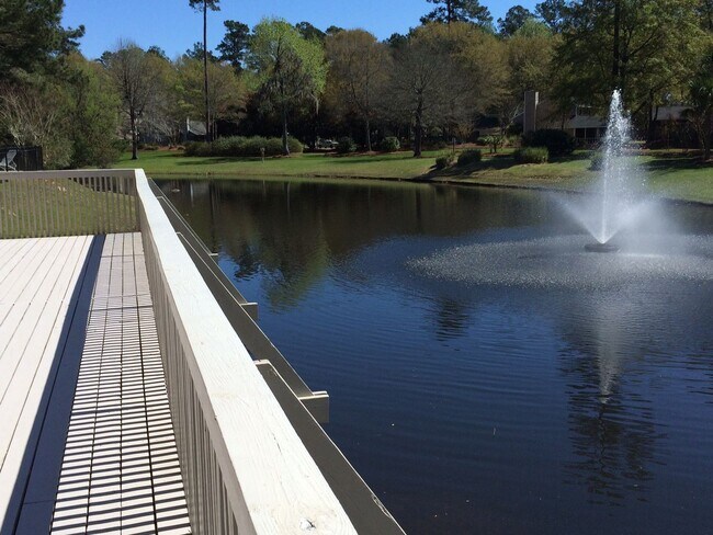 Building Photo - Serene 2-Bed Oasis in North Charleston – Lush Surroundings & Modern Comforts