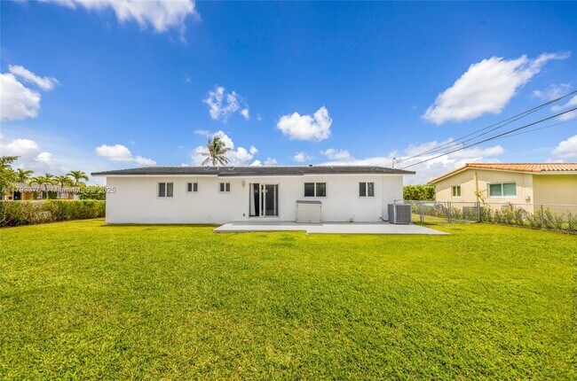 Building Photo - 8801 SW 17th St