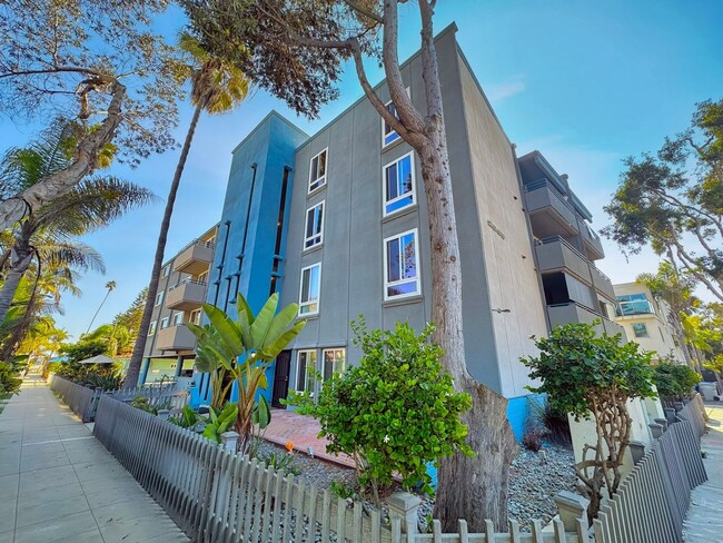 Building Photo - Beautiful 2BD/2BA Fully Remodeled w/ Reserved Parking & AC in Mission Beach!