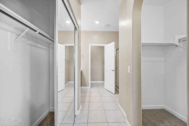 Building Photo - 1367 S Country Club Dr