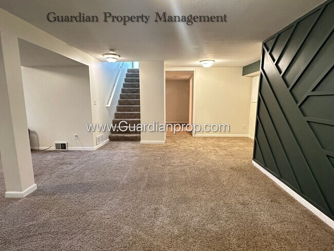 Building Photo - Richfield Single Family Home, Fenced Yard,...