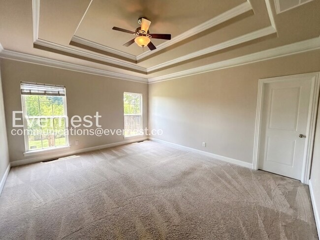 Building Photo - 3-Bed/2-Bath Home with Fireplace and 2-Car Garage/Available Now!