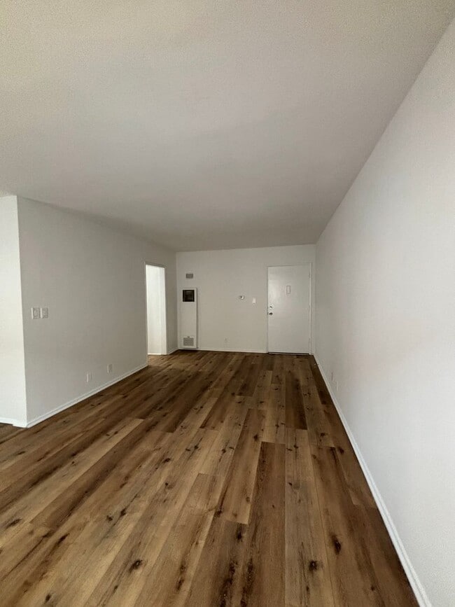 Interior Photo - 334 S. Hobart Blvd