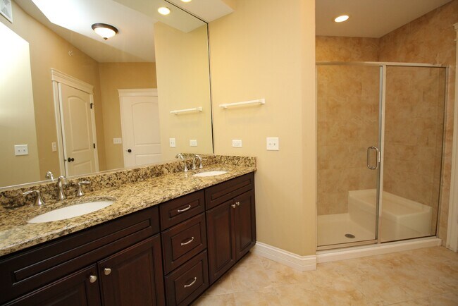 Building Photo - 10765 Clocktower Dr