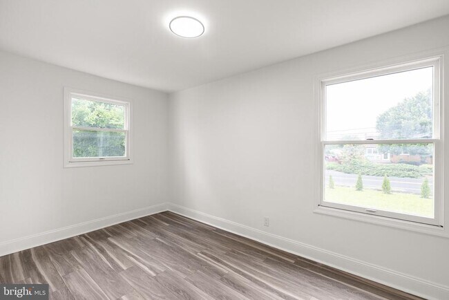 Building Photo - 1164 Fairfax Pike