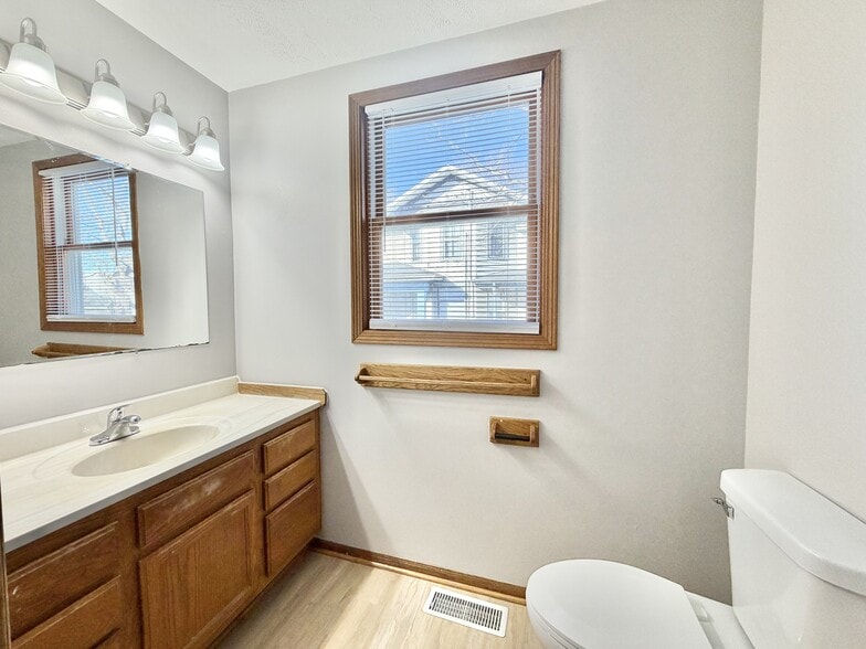 Building Photo - 167 S Jackson St