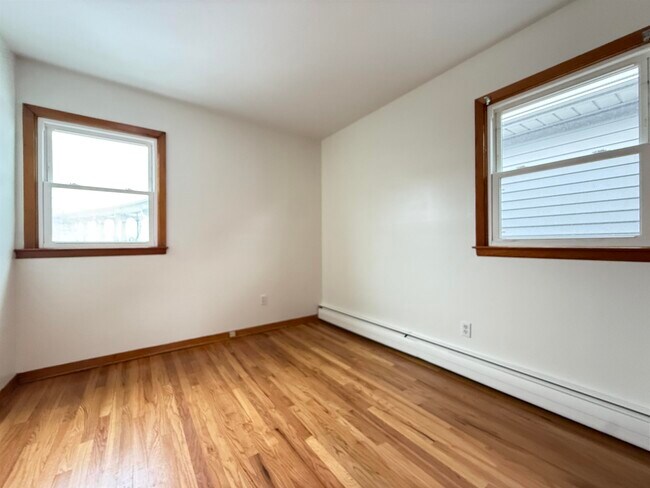 Building Photo - 180 W 3rd St