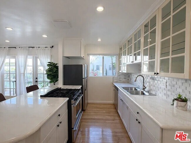 Building Photo - 1033 20th St