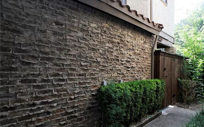 Building Photo - 336 Melrose Dr