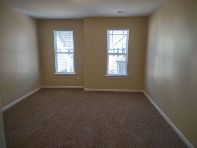 Building Photo - Lovely 3-Bedroom Home located near NCSU!