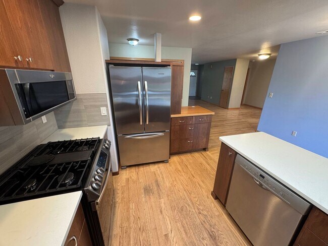 Building Photo - 3 Bedroom Home in College Hill Neighborhood