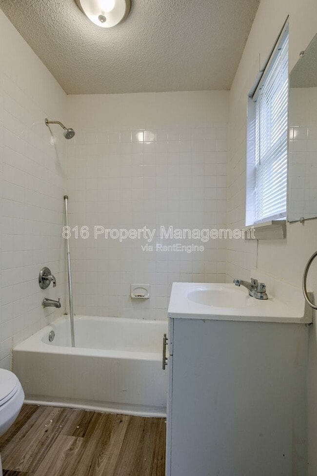 Building Photo - 6215 S Benton Ave