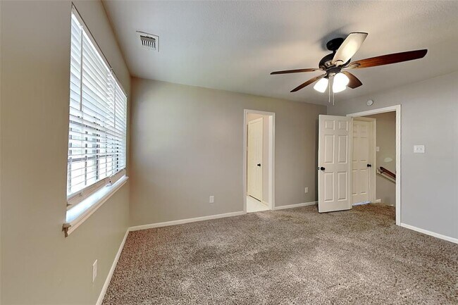 Building Photo - 5207 Maple Terrace Dr