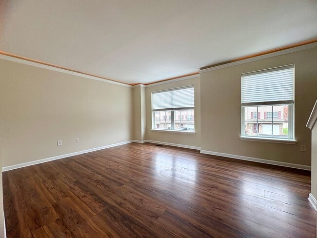 Building Photo - 3 Bedroom 2.5 Bathroom in York!