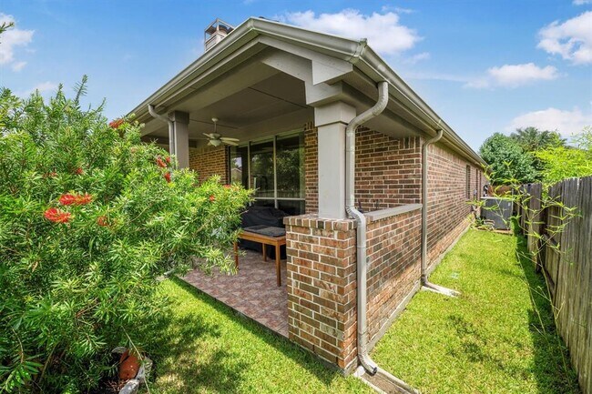 Building Photo - 18419 Willow Oak Bend Dr