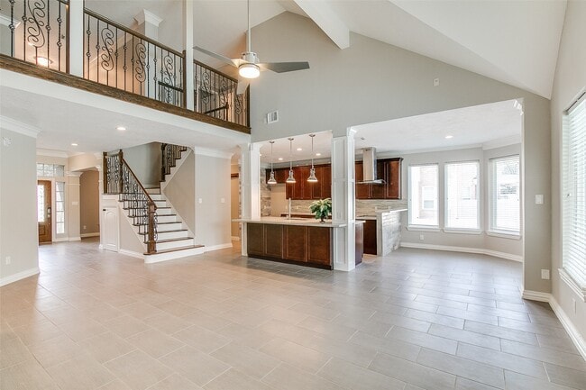 Building Photo - 5125 Carriage Bend Dr