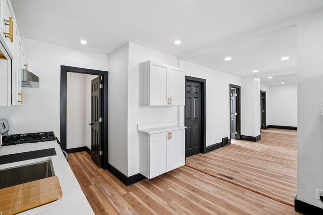 Building Photo - 5039 26th Ave