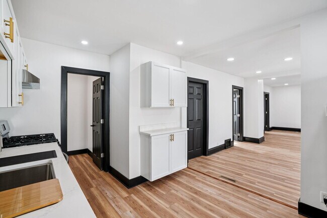 Building Photo - 5039 26th Ave