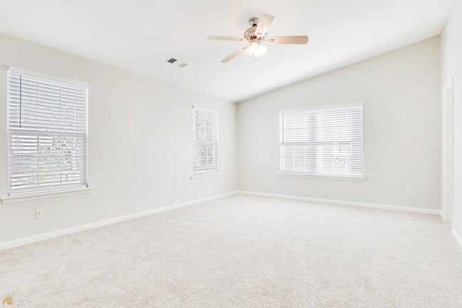 Building Photo - 6260 Whitetail Ct NW
