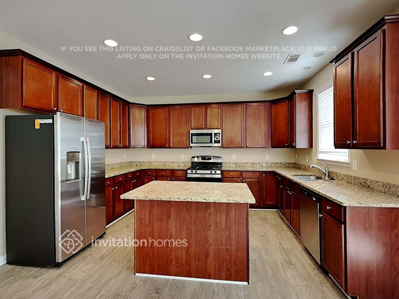 Building Photo - 1702 Sahale Falls Dr