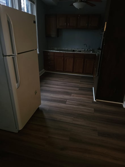 Building Photo - 1300 N Kenwood Ave