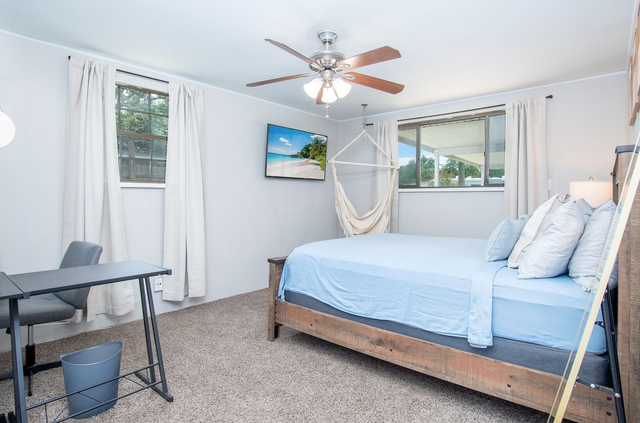 Building Photo - 2233 La Valle Dr