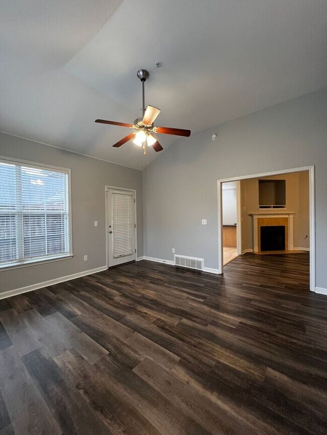 Building Photo - 3bed/2bath Townhome w/Garage - Gated Community - Plantation Estates
