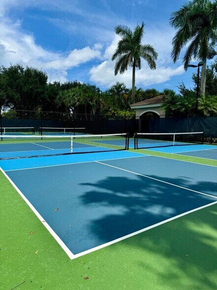 Building Photo - 2804 Sarento Pl