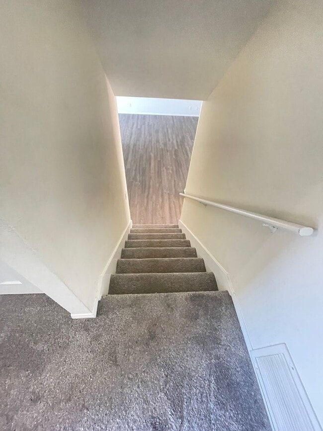 Building Photo - Live Large in this Outstanding 4 bed / 3 bath