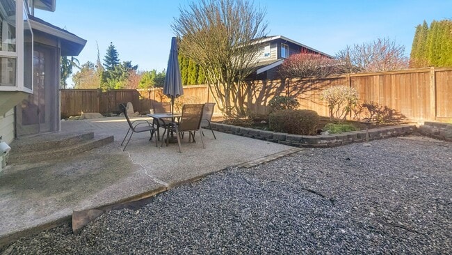 Building Photo - Spacious Updated 4 Bedroom Home with 3 Car Garage