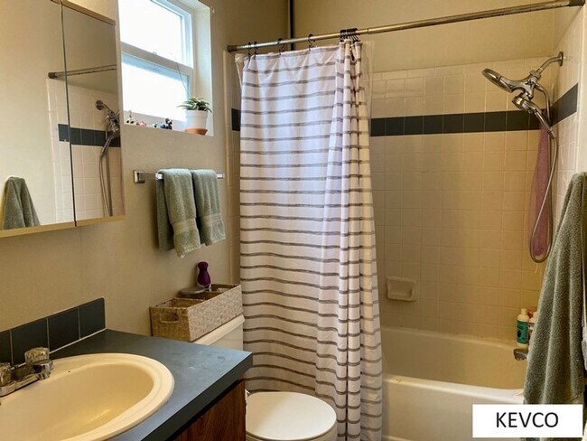 Building Photo - 411 Garfield St